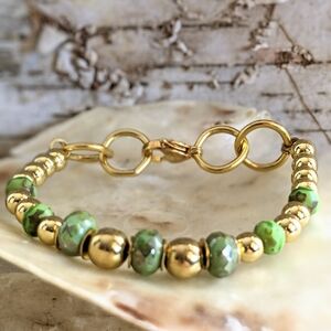 Metal Gold Ball Bracelet In Spear Mint
